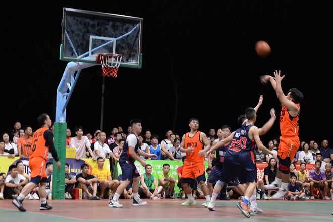 反败为胜首场状态出色，G2观众沸腾！，西亚卡姆重返赛场上演精彩一战的简单介绍