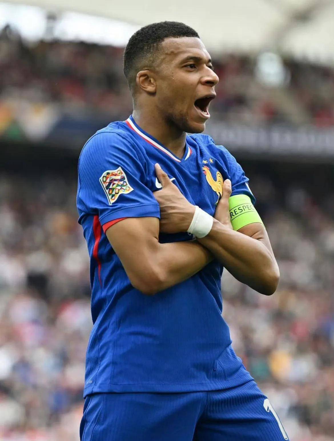 关于拜仁不断突破！，姆巴佩连续十场比赛得分超过领先优势明显观众掌声雷动的信息