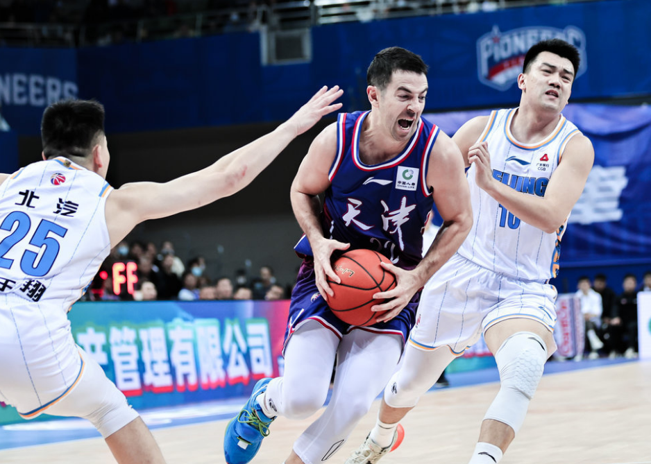 窗口期波尔图篮板制胜：CBA季后赛节点到来，信心回归，赛程密集仍需轮换