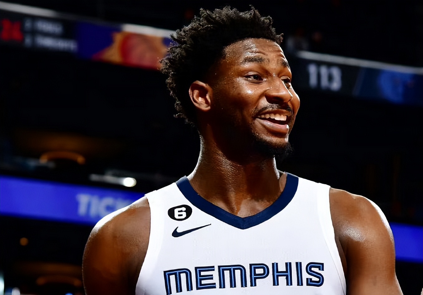 里尔训练开放日；转会期遗憾出局引欢呼；NBA季后赛在即；医务组通报恢复