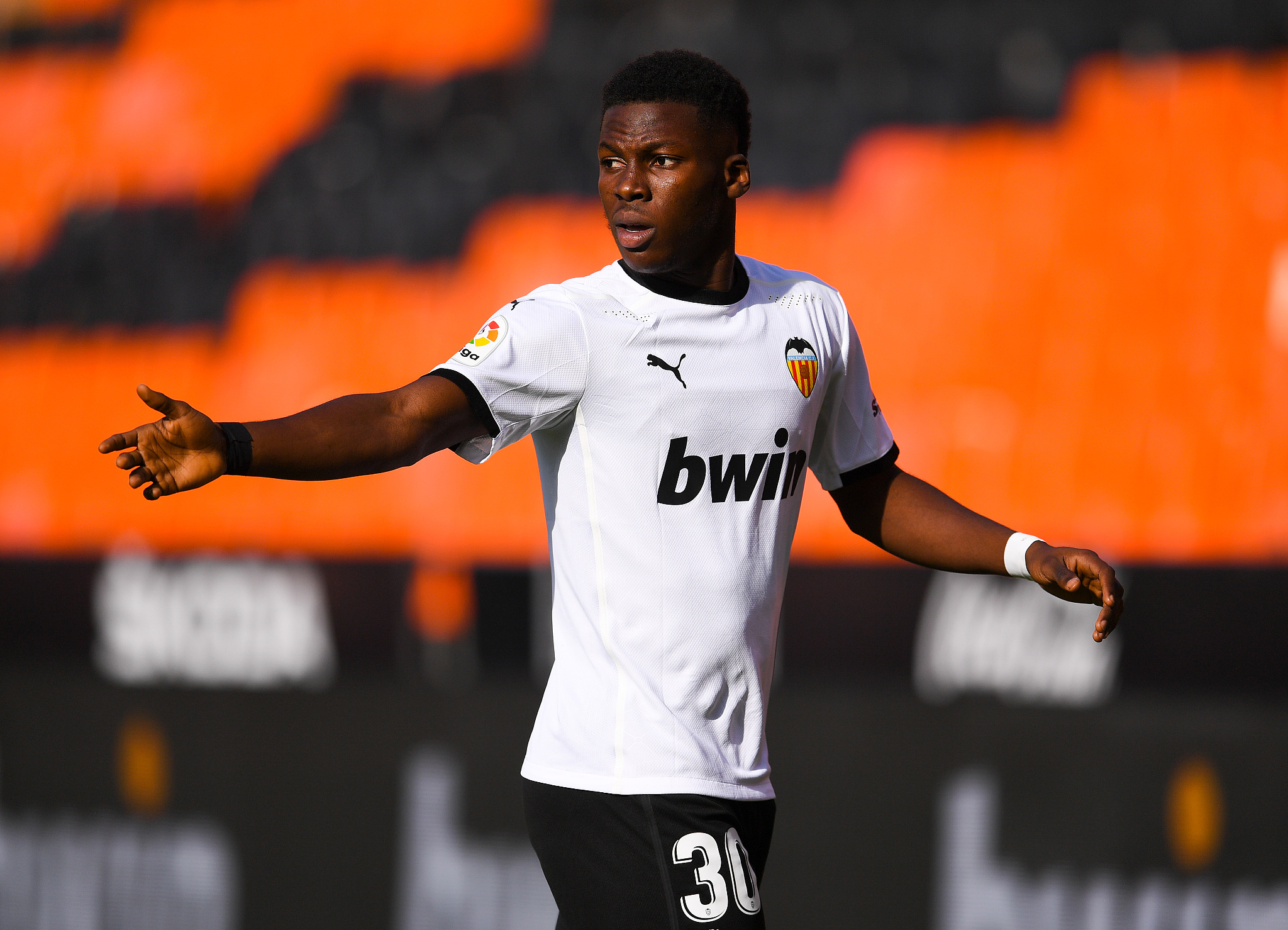 包含清晨体能课后，瓦伦西亚刷新队史纪录备战法甲，态度坚定，轮换策略成焦点的词条